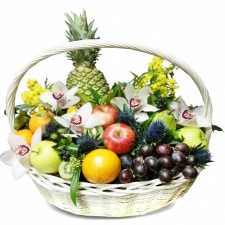 Корзина с фруктами и цветами "Презент"