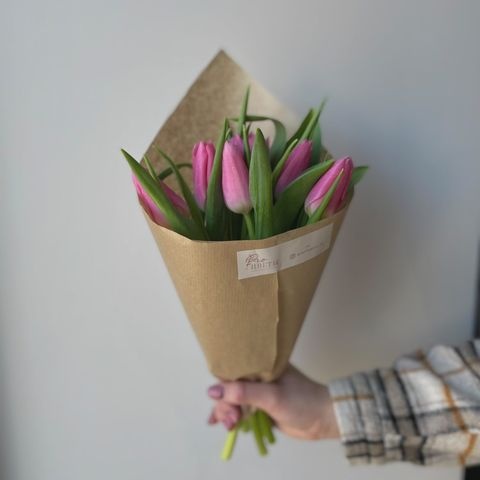 Букет из розовых тюльпанов купить c доставкой по Омску