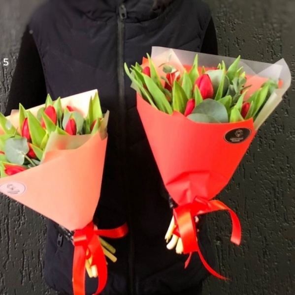 Букет из 11 тюльпанов купить c доставкой по Омску